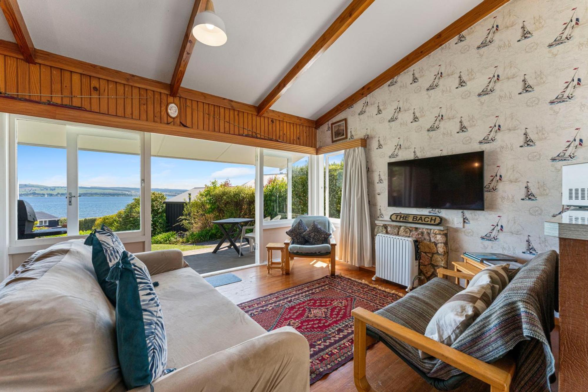 Lakeview Cottage - Rainbow Point Holiday Home Taupo Exterior photo